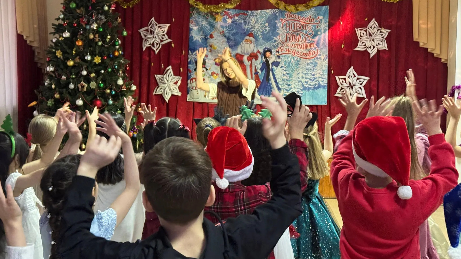 Совет Первых провел традиционные новогодние утренники для учащихся